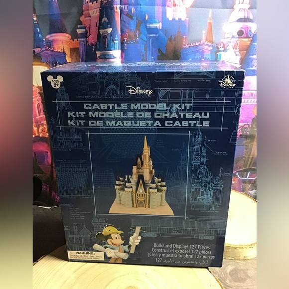 Disney parks Castle model kit build & display 127 piece-new - Picture 1 of 4